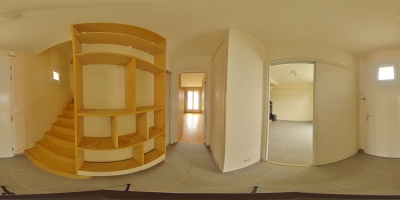 Pavillon familial des années 90. Fort potentiel après travaux !
